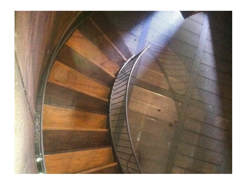 0-69.1200.0.0.0.t.tullamore-dew-heritage-center-inside-imitation-whiskey-barrel-stairs